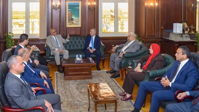 محافظ الإسكندرية يبحث مع البنك الزراعي دعم النقل الجماعي