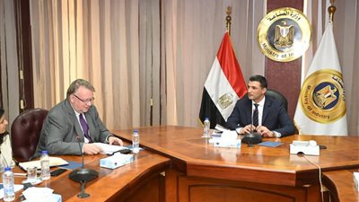 وزير الصناعة: العنصر البشري ركيزة أساسية باستراتيجية مصر 2030