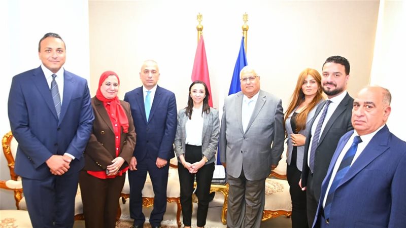 محافظ البحيرة يبحث