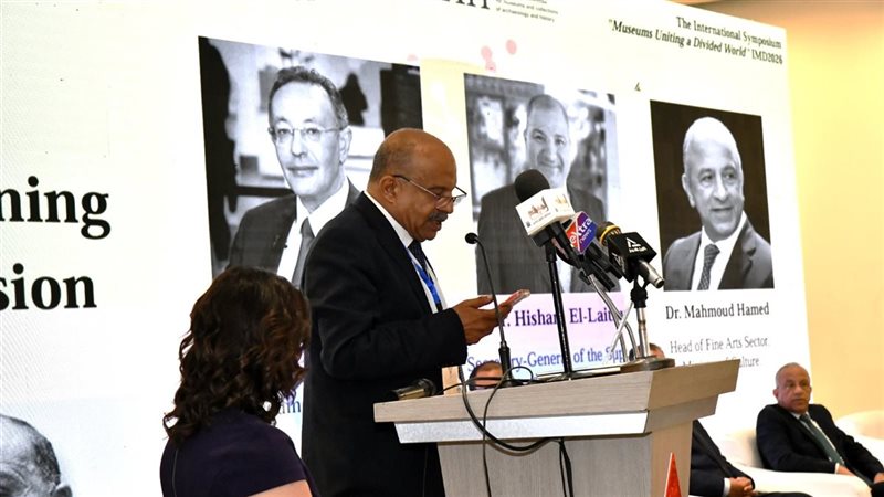 الدكتور أسامة عبد