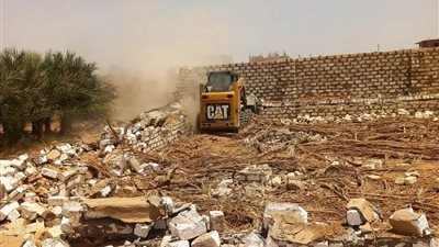 محافظ أسوان يتابع جهود إزالة التعديات ضمن المرحلة الأولى من الموجة الـ 29