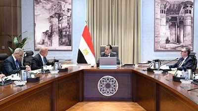 رئيس الوزراء يتابع الموقف التنفيذي لعدد من مشروعات قطاع الطرق