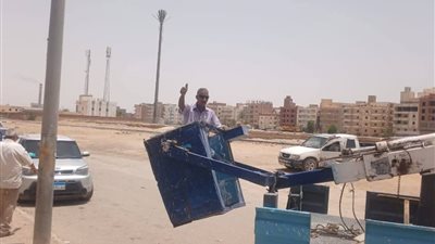 استجابة للمواطنين.. استمرار أعمال صيانة وتأمين أعمدة الإنارة بفيصل بالسويس 