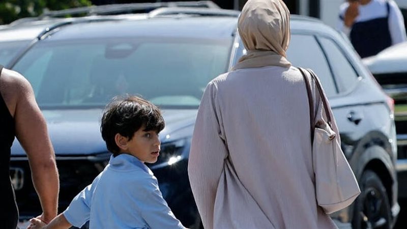 طفل وأمه - أرشيفية