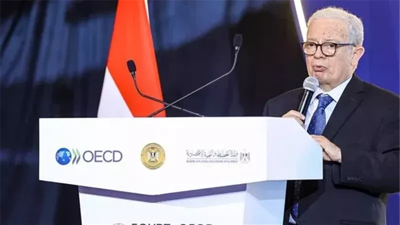 حسين عيسي