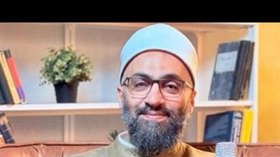 طفل يتعرض لهجوم كلاب.. والوالد يناشد حماية الأطفال