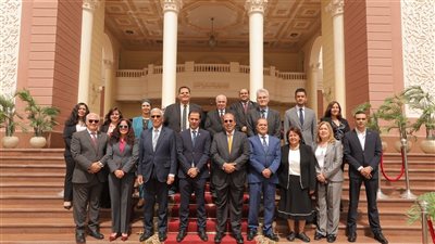 لتبادل الخبرات.. الجامعة البريطانية بمصر توقع بروتوكول مع «أزور»