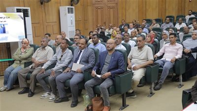 محافظ قنا ورئيس مكتب هيئة الرقابة الإدارية يشهدان ندوة موسعة لتطوير الحوكمة