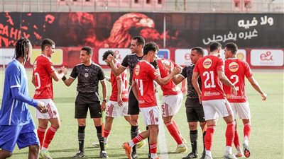 الأهلي يخصم 15% من عقود لاعبيه بعد خسارة بطولة الدوري 