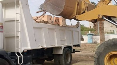 حي فيصل يواصل حملات النظافة ورفع الأتربة لتحسين المظهر الحضاري لشوارع السويس