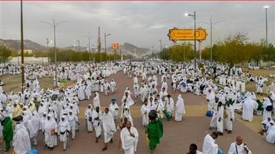 حكم حج المرأة مع الوشم والمايكروبليدنج وتوريد الشفاه والرموش.. الإفتاء تجيب