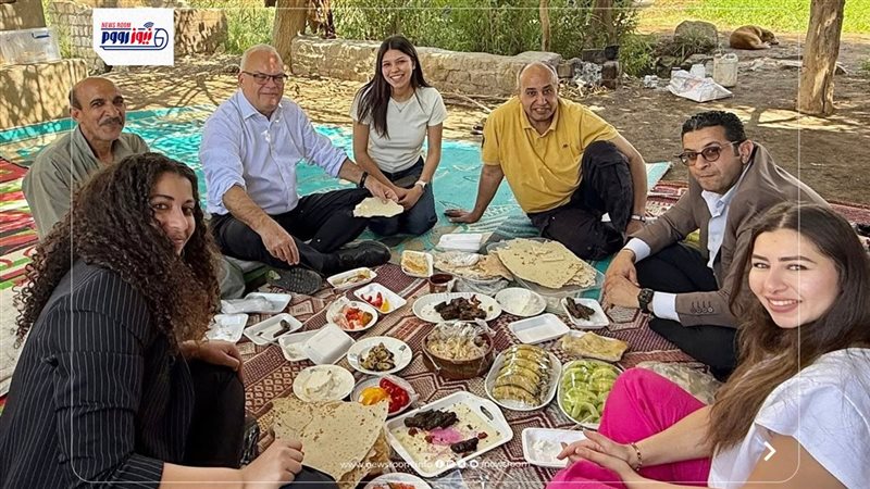 صورة للسفير في المنيا