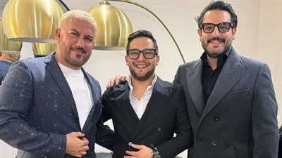 بصورة مع فائق حسن.. خالد الذهبي نجل أصالة ينفي أنباء طلاق والدته 