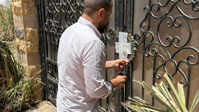 جانب من اغلاق العيادة