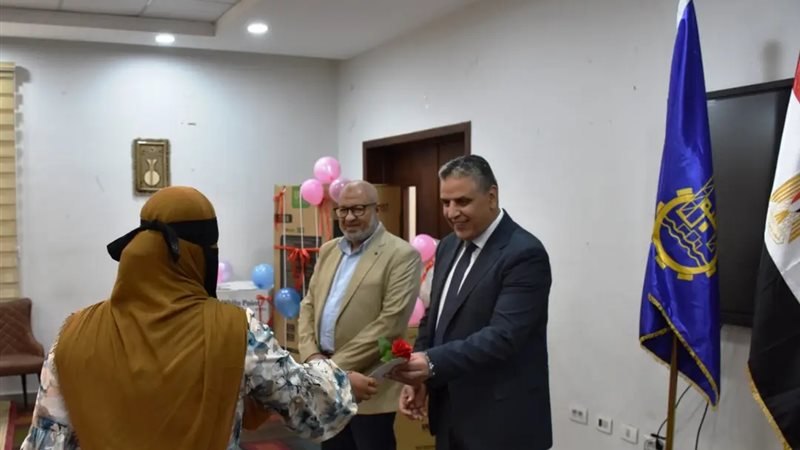تسليم أجهزة عرائس