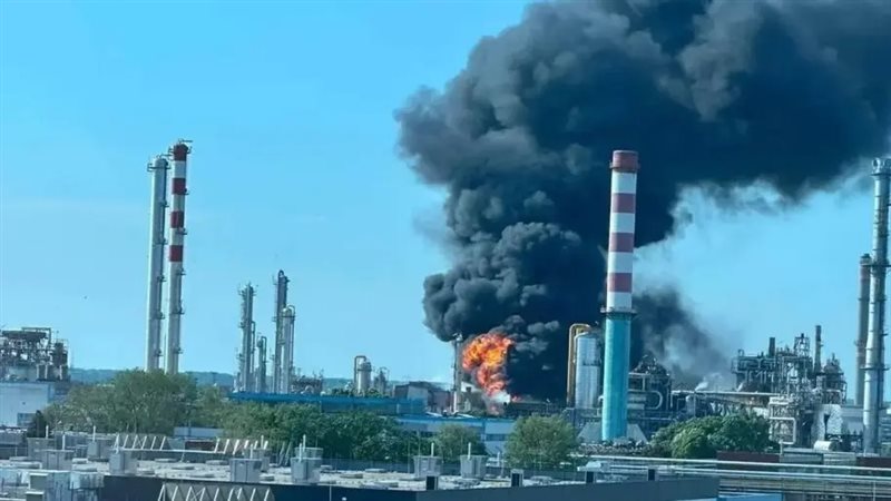 انفجار مصفاة نفط