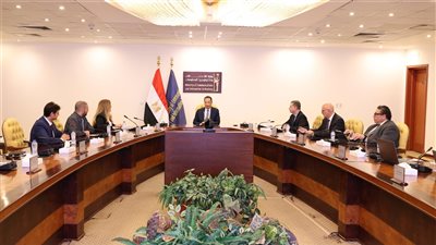 وزير الاتصالات يبحث مع 