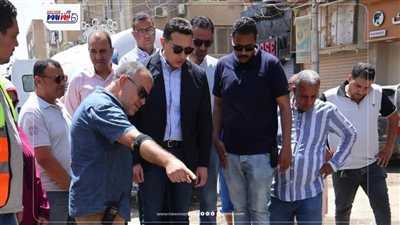 نائب محافظ الفيوم يتابع إصلاح كسر مفاجئ بخط طرد الصرف الصحي بـ الحادقة