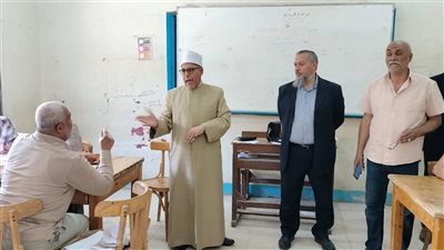 رئيس القاهرة الأزهرية يتابع أعمال تصحيح الشهادتين الابتدائية والإعدادية