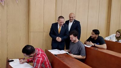 جولة لرئيس جامعة دمياط لمتابعة انتظام الامتحانات وتوفير بيئة مناسبة للطلاب