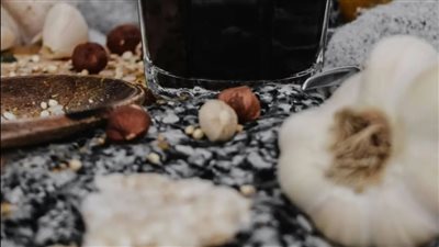الثوم والكركديه: هل يخفضان ضغط الدم عند تناولهما معا؟