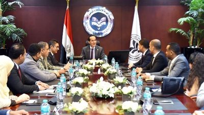 رئيس الاستثمار يبحث مع النقابة تطوير بيئة العمل ودعم استقرار العاملين بالهيئة