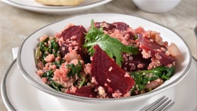 طريقة تحضير تبولة الشمندر الملونة والمنعشة والغنية بالألوان