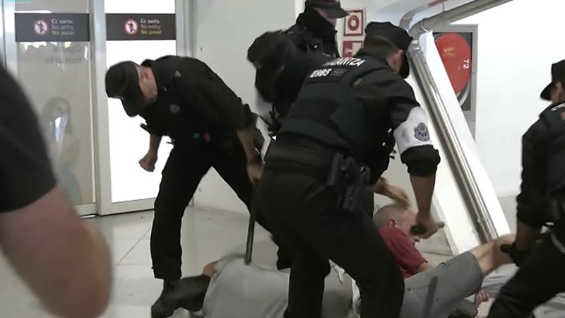  الاعتداء على ناشطي