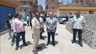 نائب محافظ الجيزة يتابع مشروعات حياة كريمة ورصف الطرق بمدينة الصف