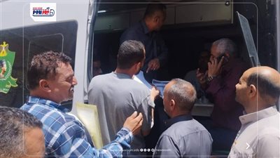 حملة موسعة بمغاغة لتقنين أوضاع المحال وإصدار 14 ترخيصًا وغلق 3 منشآت بالمنيا