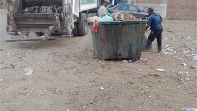 حملات مكثفة للنظافة ورفع المخلفات بقرى حي الجناين في السويس استعدادا للعيد 