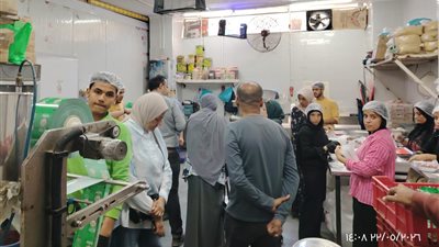 ضبط 11 طن أغذية فاسدة وغلق منشآت مخالفة خلال حملات مكبرة بالأحياء