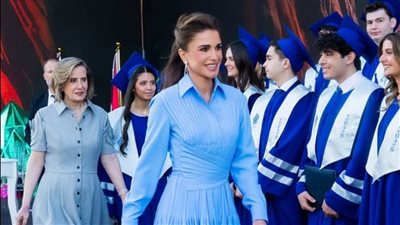 بلون الـ بيبي بلو الهادىء.. إطلالة الملكة رانيا تخطف الأنظار