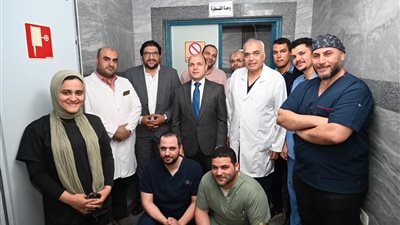 محافظ الغربية يطمئن على الحالة الصحية لرئيس مركز ومدينة سمنود عقب خضوعه لعملية