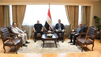 وزير الشباب والرياضة يستقبل رئيس نادي منتخب السويس بحضور رئيس رابطة الأندية