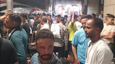 زحام وتكدس شديد للمسافرين بمحطة قطارات الجيزة لركوب قطار أسوان قبل العيد