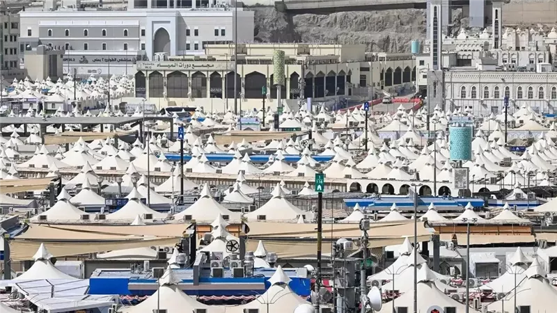 منى