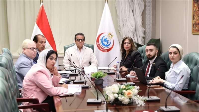 وزير الصحة الدكتور