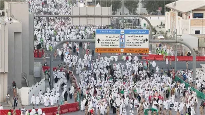 النفرة من عرفات إلى مزدلفة تبدأ مع غروب الشمس في مشهد إيماني مهيب