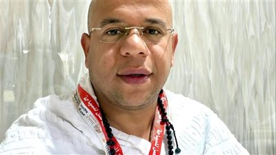  دعاء حاج بسيط يهز القلوب.. الشيخ أسامة قابيل يشارك قصة مؤثرة من عرفات