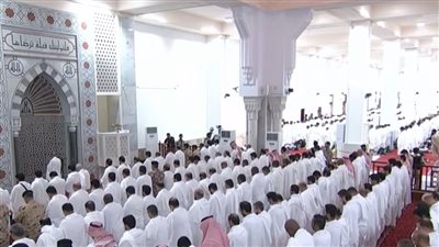 أداء صلاتي الظهر والعصر جمعا وقصرا من مسجد نمرة.. بث مباشر