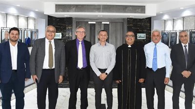 محافظ أسوان يستقبل وفد الأقباط الإنجيليين لتقديم التهنئة بمناسبة عيد الأضحى 
