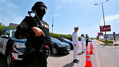 شاهد الداخلية ترفع درجة الاستعداد للقصوى وتنتشر في الشوارع قبل العيد