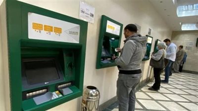 زحام ماكينات الصراف الآلي.. هل توجد أزمة سيولة في البنوك؟|خاص