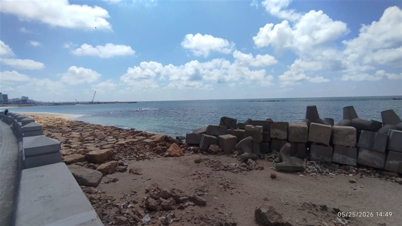 جانب من الشواطىء