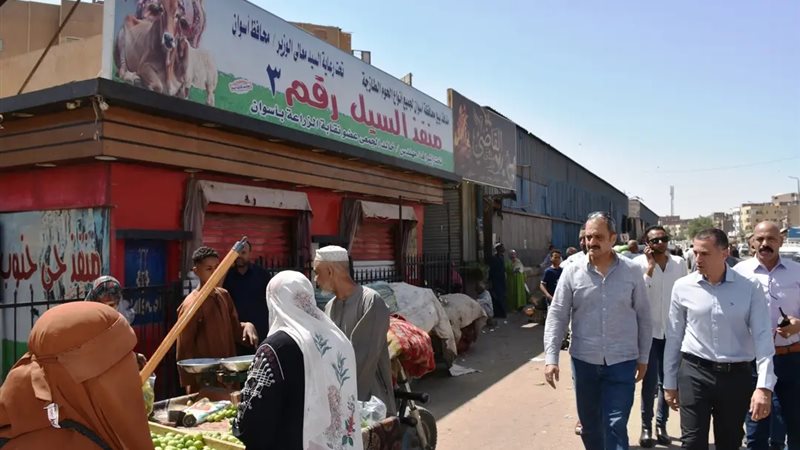 جولة ميدانية لمحافظ