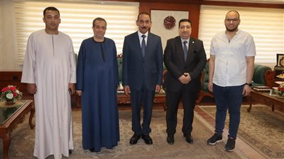بالصور.. محافظ سوهاج يستقبل المهنئين بعيد الأضحى المبارك