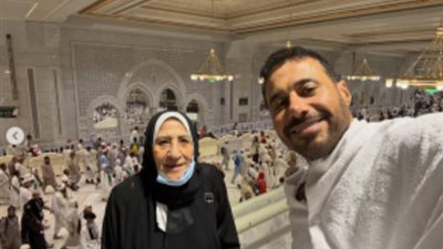 أحمد السعدني يوثق رحلته للحج مع والدته بفيديو مؤثر: «الحمد لله»