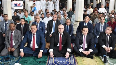 محافظ الفيوم يؤدي صلاة عيد الأضحى المبارك بمسجد ناصر الكبير
