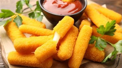 أصابع الموزاريلا بصلصة المارينارا.. من أشهر المقبلات الساخنة